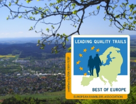 Aussicht auf das Donaubergland mit dem Siegel des Leading Quality Trails "Best of Europe"